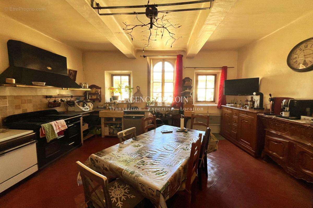 83490 LE MUY – RARE !! Appartement 3ch dans maison de maître - photo 4