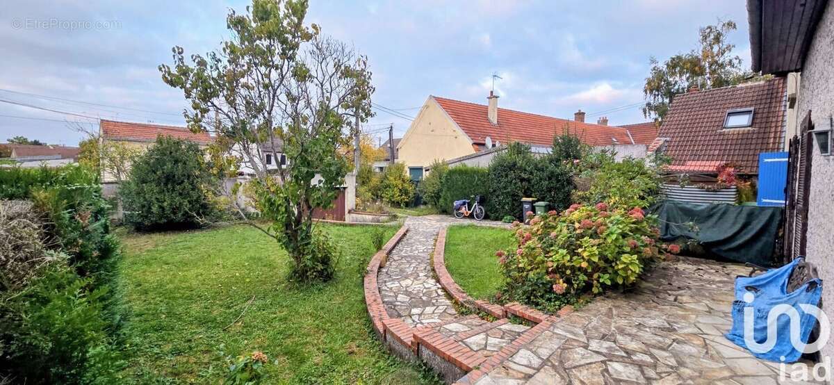 Photo 3 - Maison à LA CHAPELLE-SAINT-MESMIN