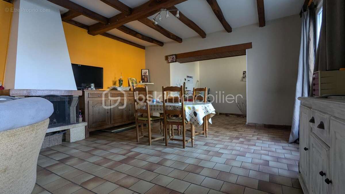 SOUS OFFRE Maison 110 m² + dépendances –  Proche de Chizé - photo 4