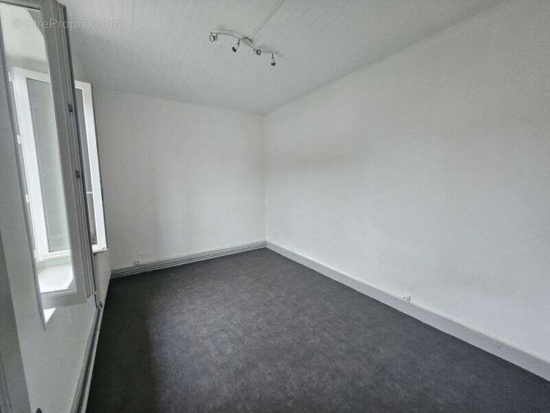 Appartement à VEAUCHE
