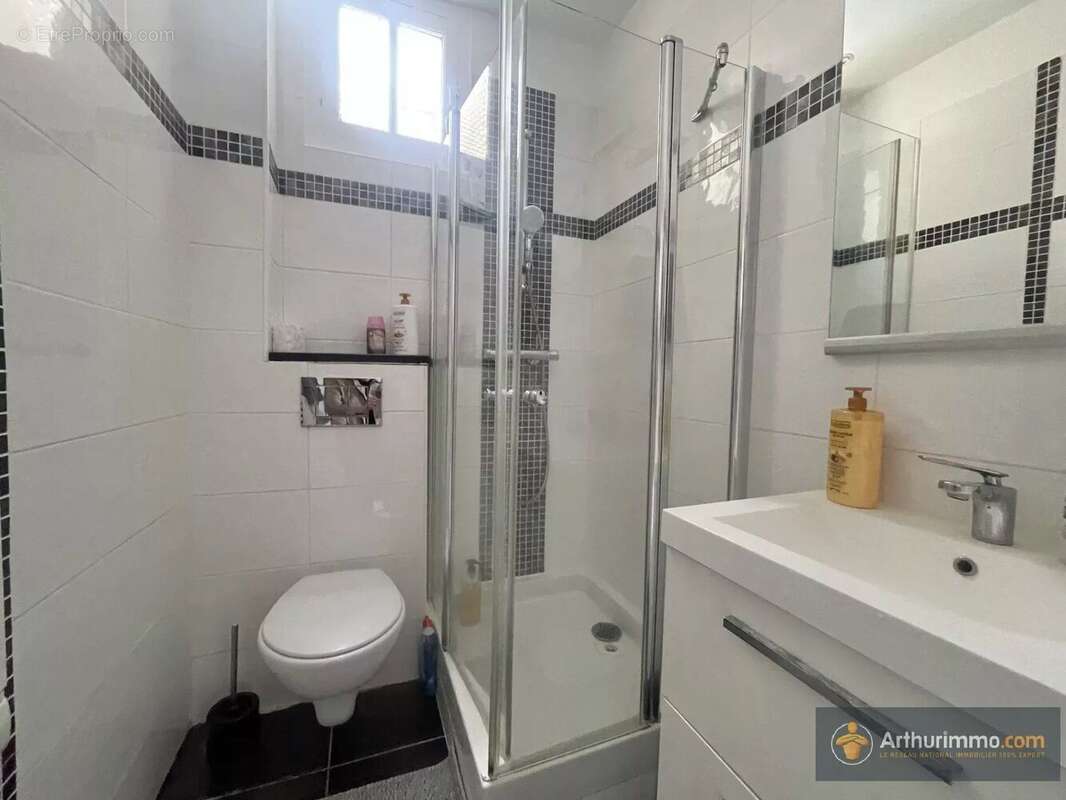 Appartement à LES PAVILLONS-SOUS-BOIS