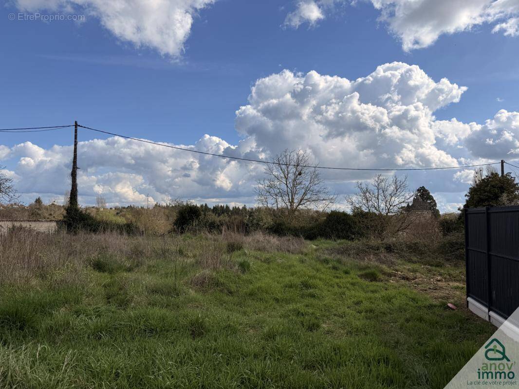 Terrain à MIGNE-AUXANCES