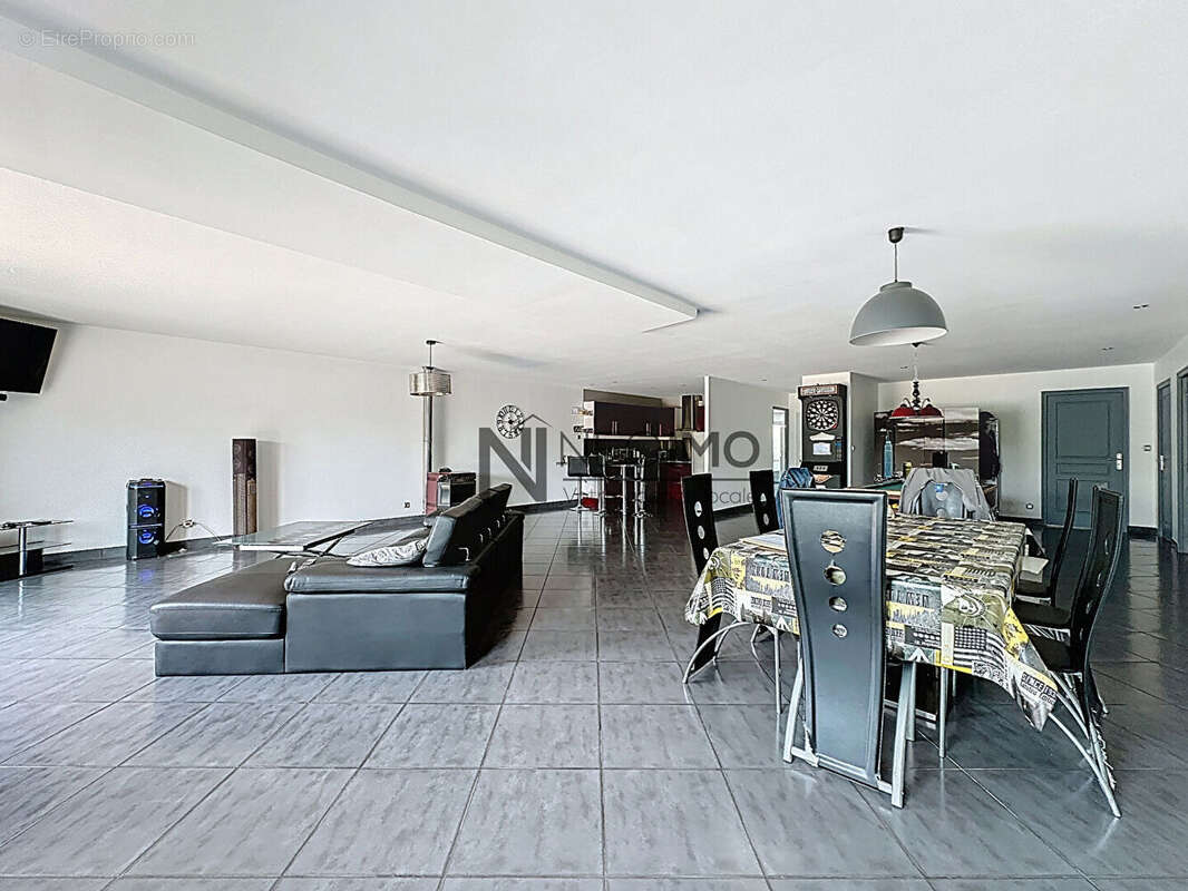 Maison à NEUFCHATEAU