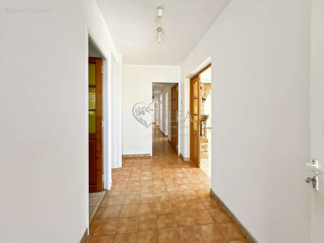 Entrée couloir - Maison à SAINT-QUENTIN-LA-POTERIE