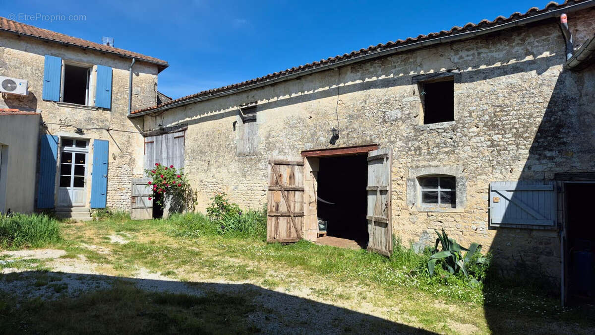 Maison à LOIRE-SUR-NIE