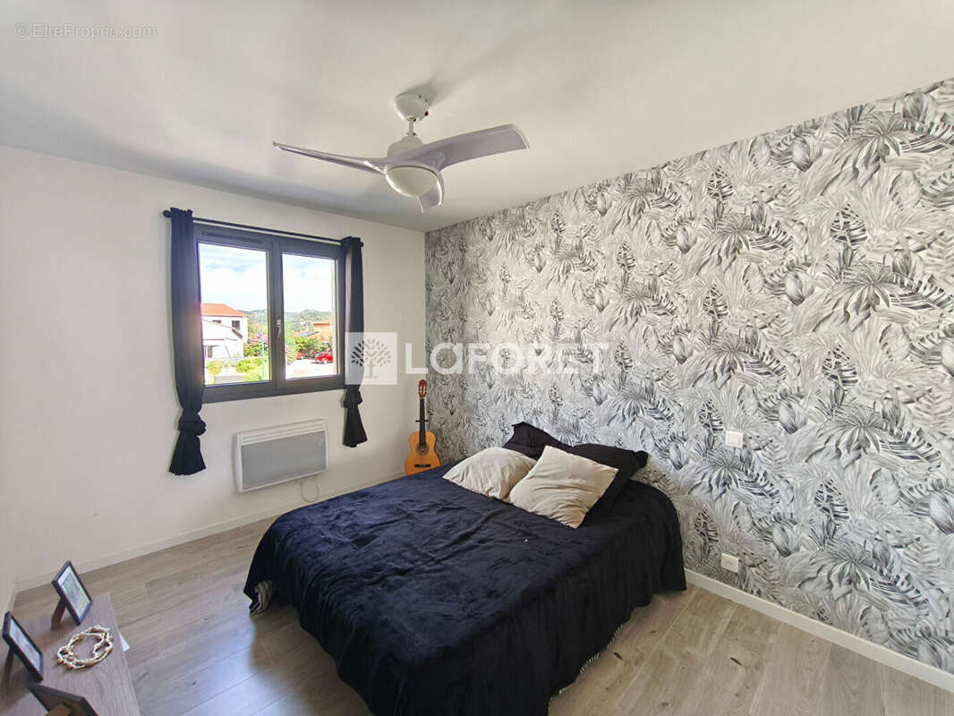 Maison de plus de 100 m², située dans un quartier calme et recherché, à proximité du centre-ville. - photo 7