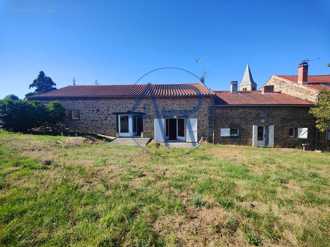 Maison à SAINT-BEAUZIRE