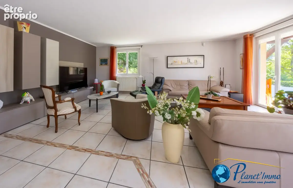 Maison individuelle de 233 m2 habitables avec terrain de 2100m2 arboré avec Piscine. - photo 6
