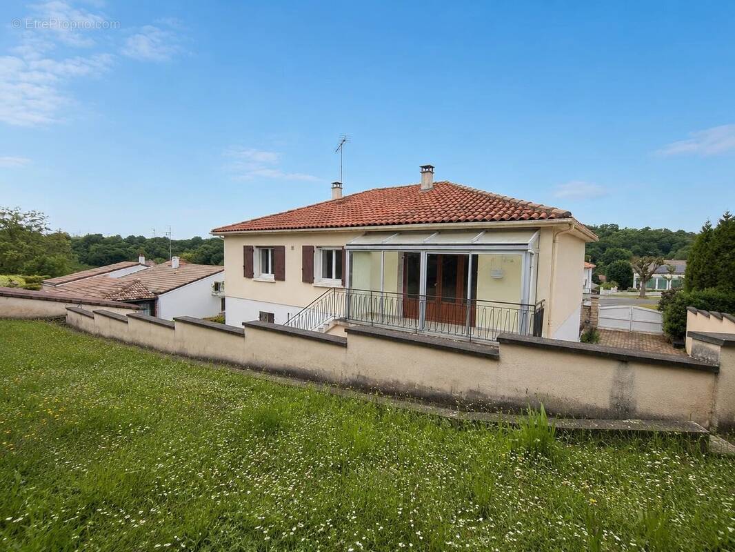 Maison à RUFFEC