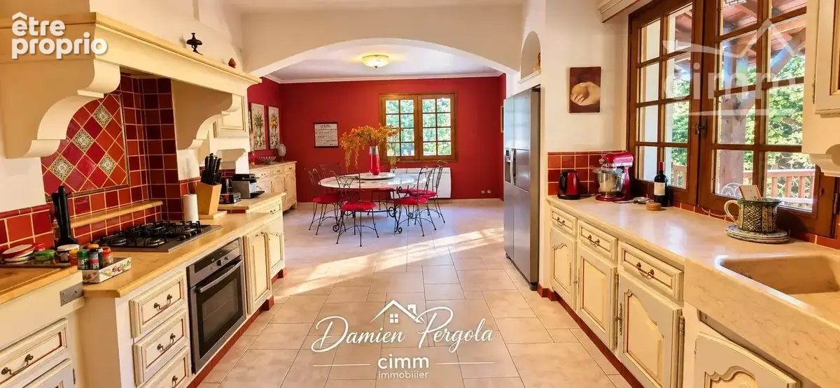 Une propriété pensée pour le bien-être : 273 m² habitables, piscine chauffée couverte et plus de 5 000 m² de terrain » - photo 10