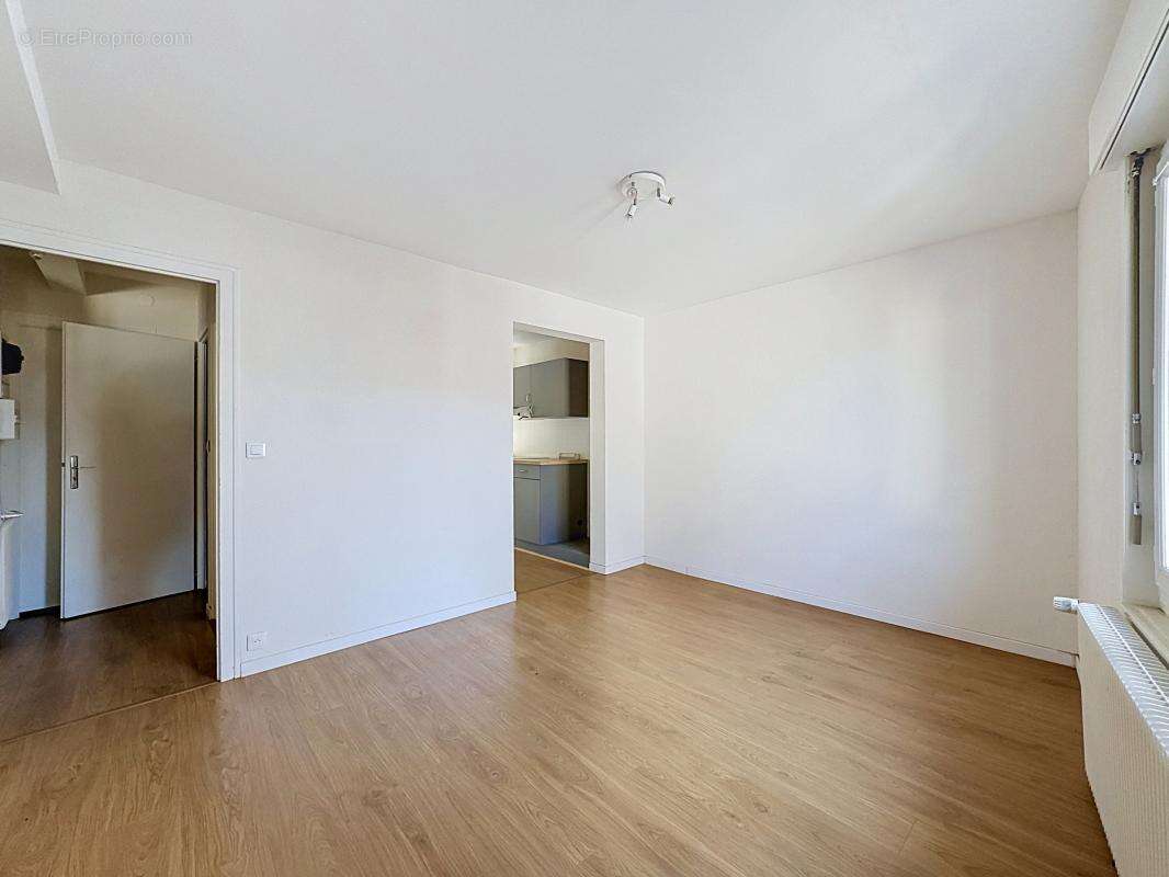 Appartement à BONNE