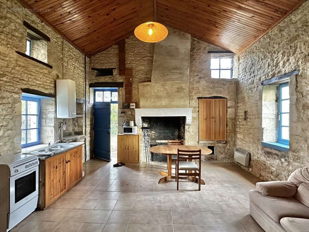 Maison à SAINT-FRONT