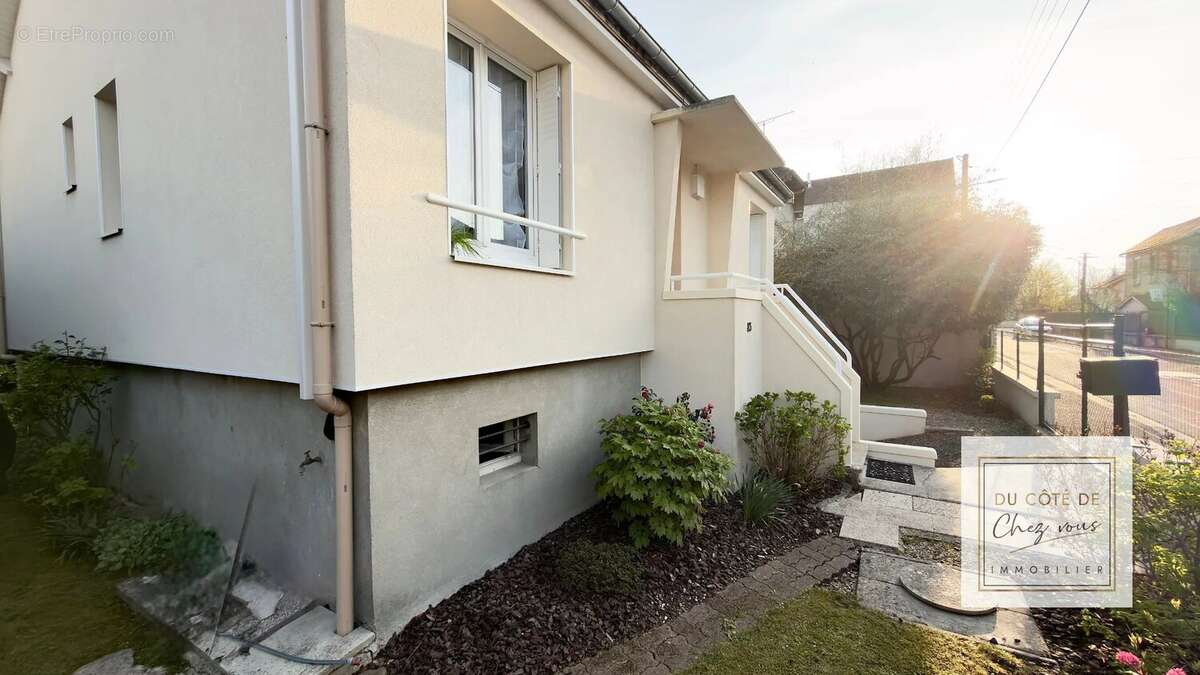 Maison à SAINTE-SAVINE