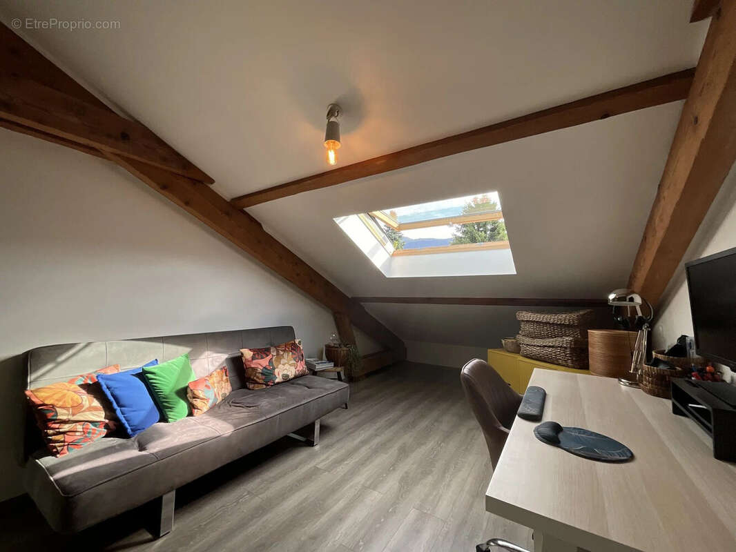 Appartement à BRISON-SAINT-INNOCENT