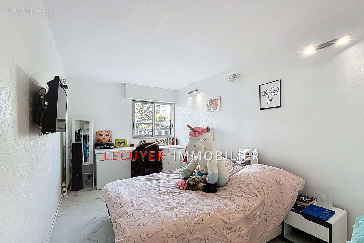 Appartement à VALLAURIS