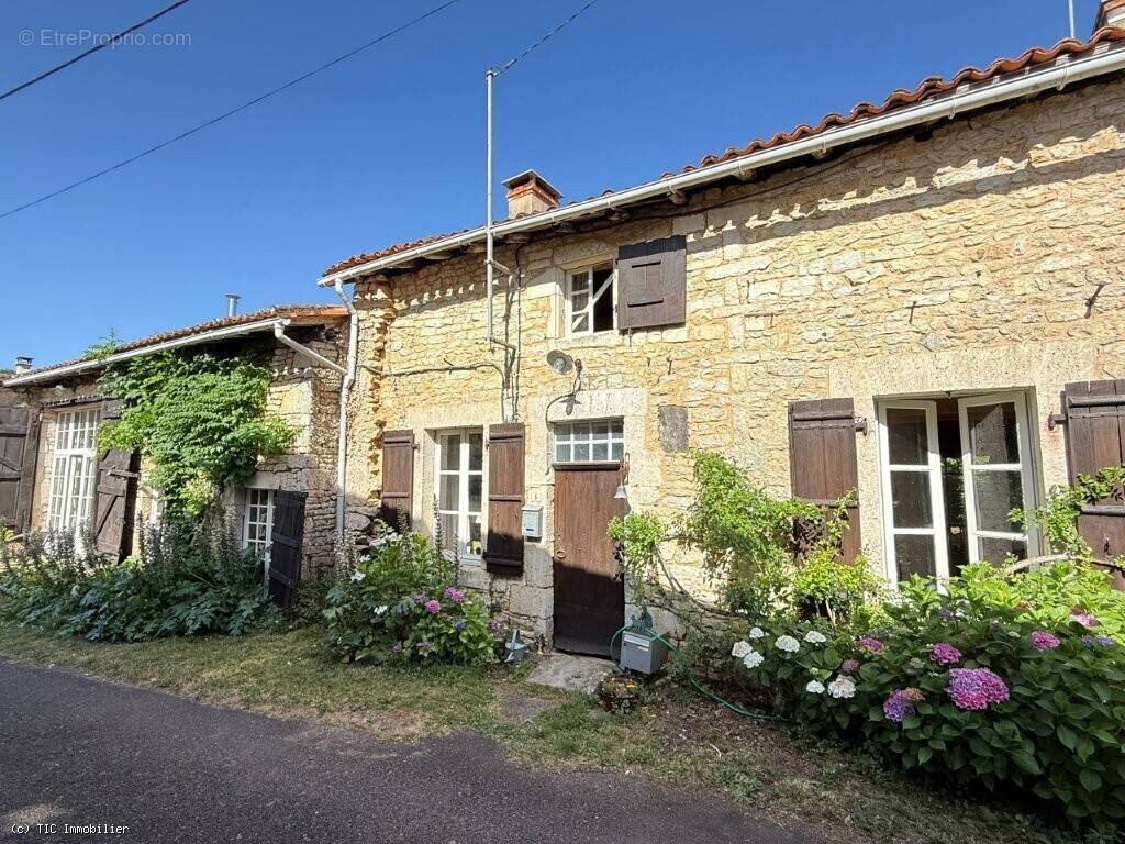 Maison à CHAMPAGNE-MOUTON