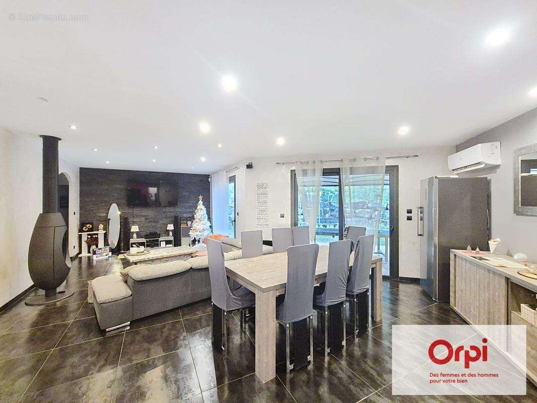 Maison à LE LARDIN-SAINT-LAZARE