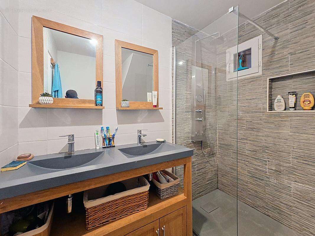 Maison à SAINT-PIERRE-EN-FAUCIGNY