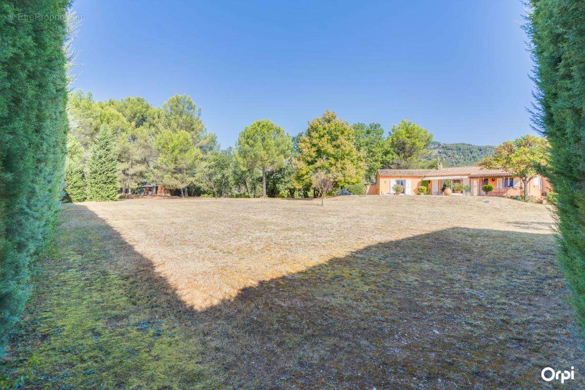 Villa Provençale de Plain-Pied à Saint-Zacharie — Écrin de Charme au Cœur d'un Domaine Arboré de 5 940 m² - photo 28