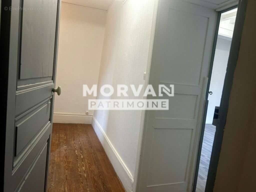 MAISON CENTRE VILLAGE  - 2 logements (1 loué) - 2 garages - Belle prestations !!! - photo 12
