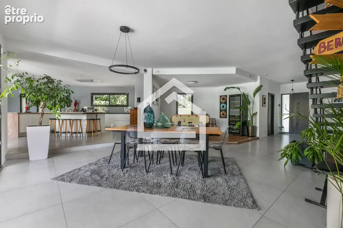 Saint Aubin de Médoc - Villa d'exception de 230 m2 avec dépendance de 30 m2, piscine et garage - photo 15