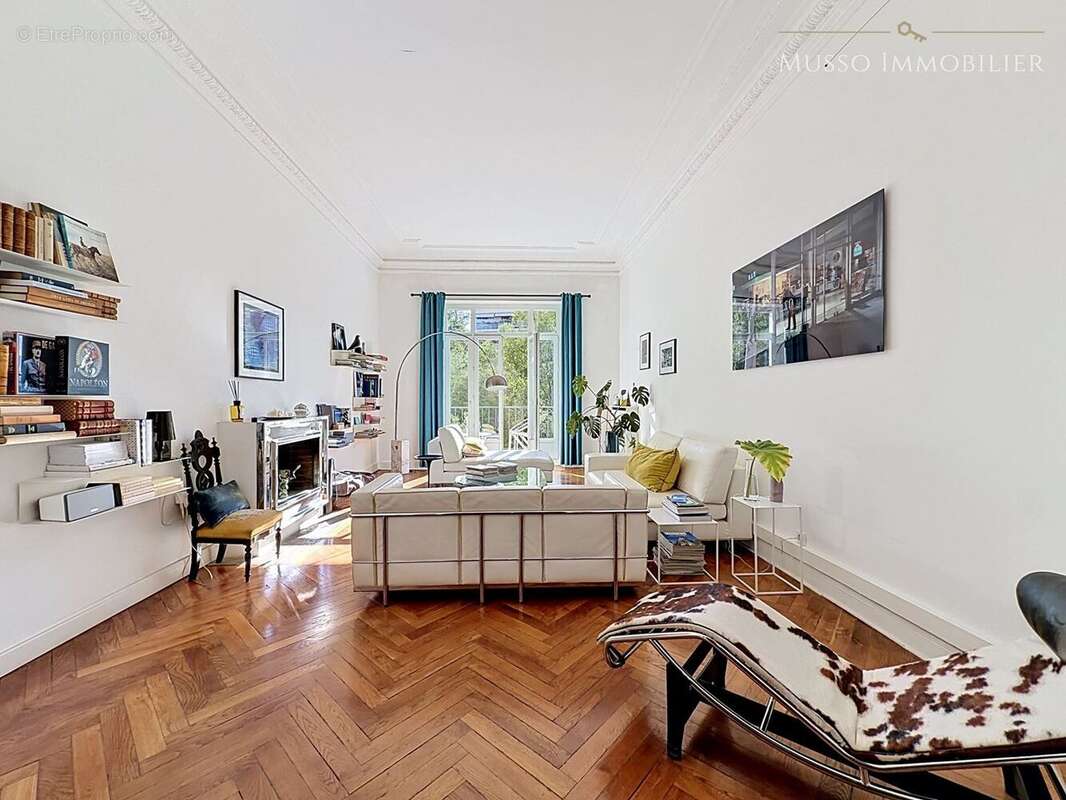 Appartement 252 m² à Marseille-8e  - photo 3