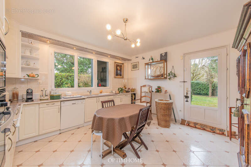 EXCLUSIVITÉ - Maison familiale avec jardin arboré + double garage - photo 9