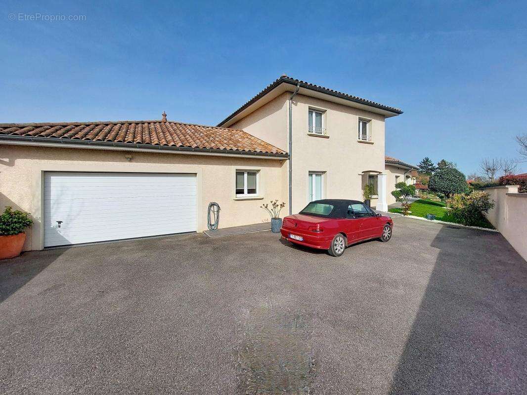 Maison à SAINT-BONNET-DE-MURE