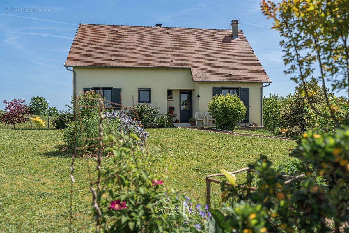Maison à SAINT-YRIEIX-LA-PERCHE
