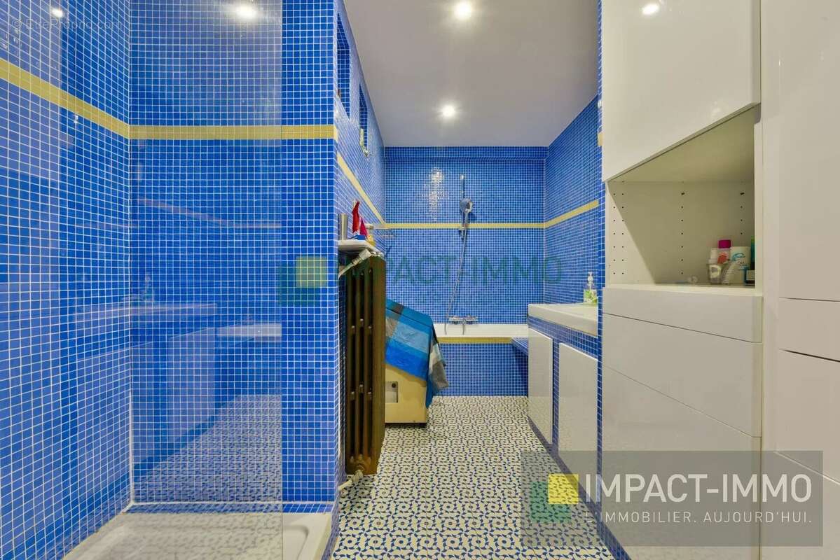 Appartement à COURBEVOIE