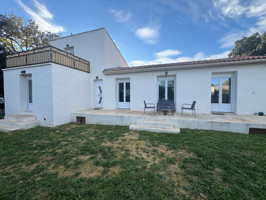 Maison à SAINT-LAURENT-DES-ARBRES