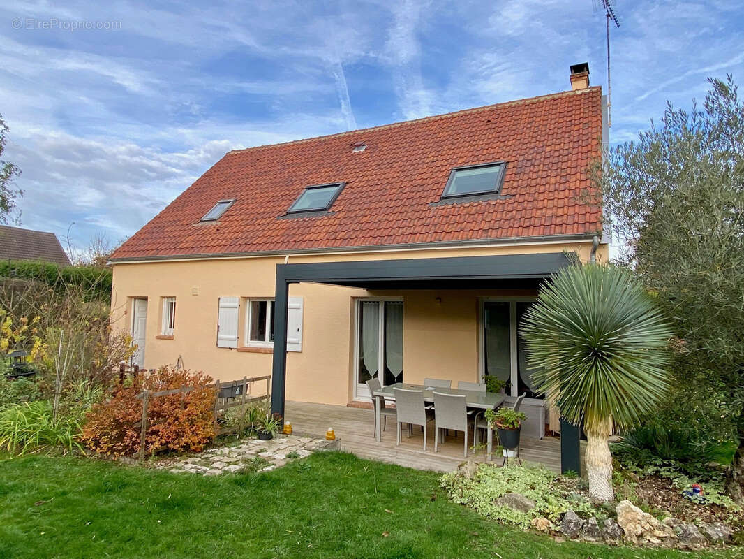 Maison à LA QUEUE-LES-YVELINES