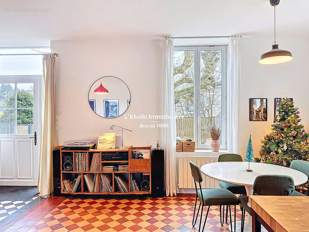 Appartement à NEUVILLE-SUR-SAONE