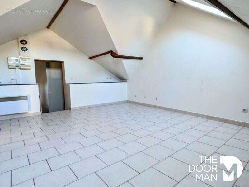 Appartement à LES ESSARTS-LE-ROI