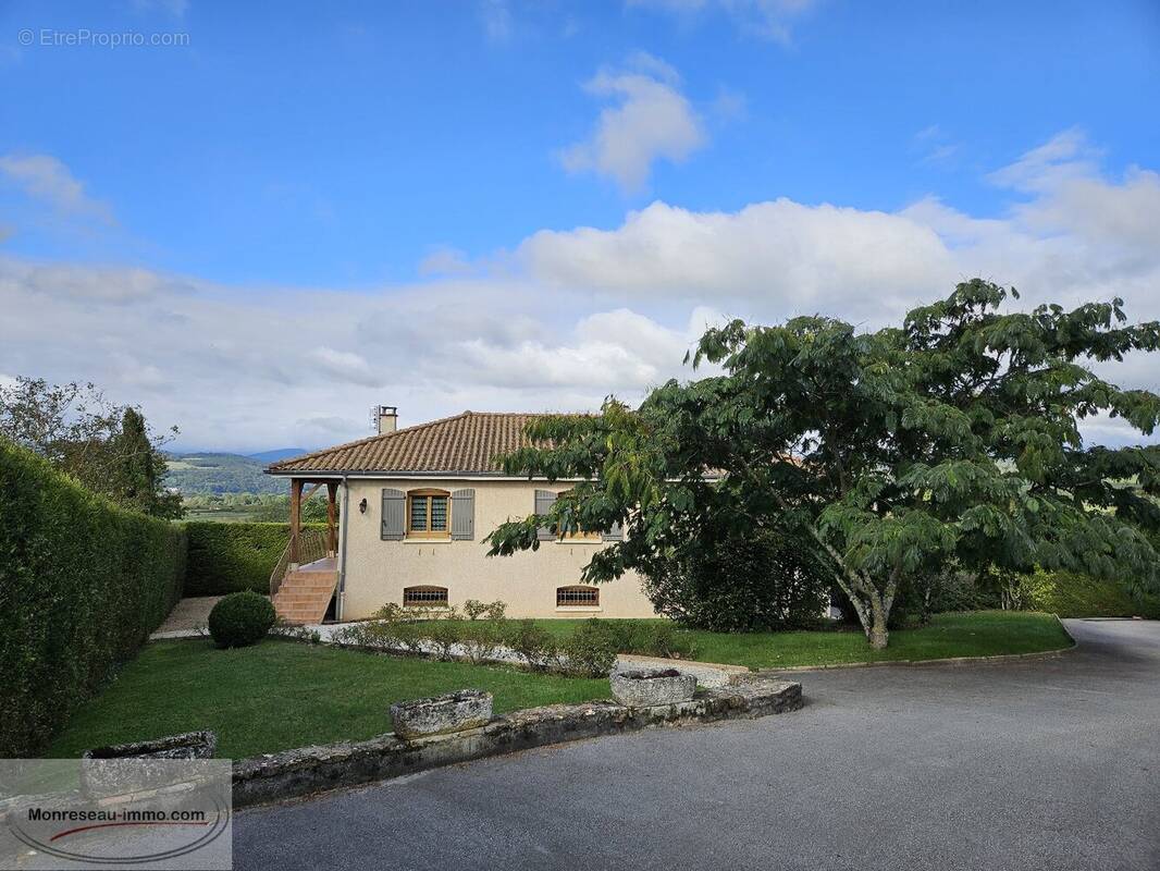 Maison à CHEVAGNY-LES-CHEVRIERES