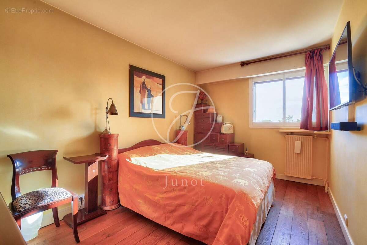 Appartement à LE MESNIL-LE-ROI