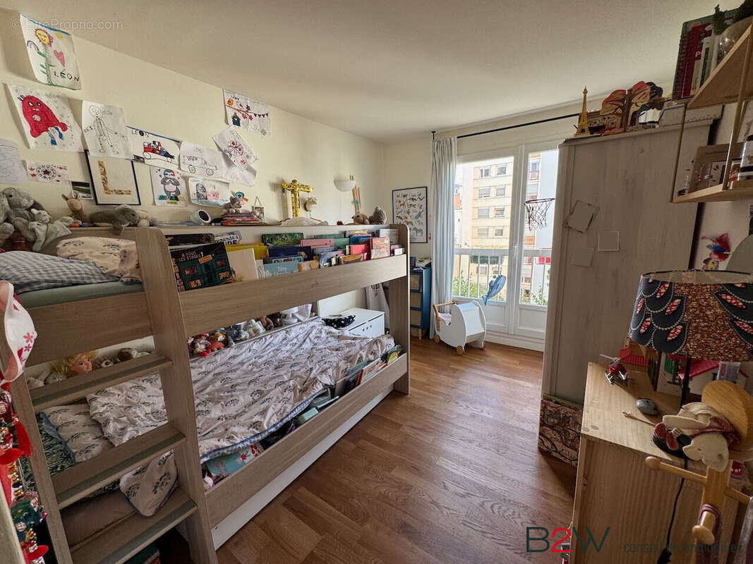 Appartement 105 m² à Paris-18e  - photo 7