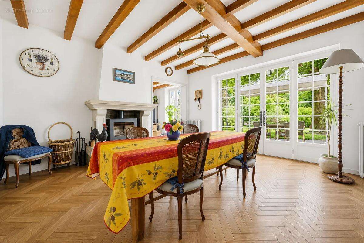 Maison de 9 pièces de 250 m² à Clérac - photo 5