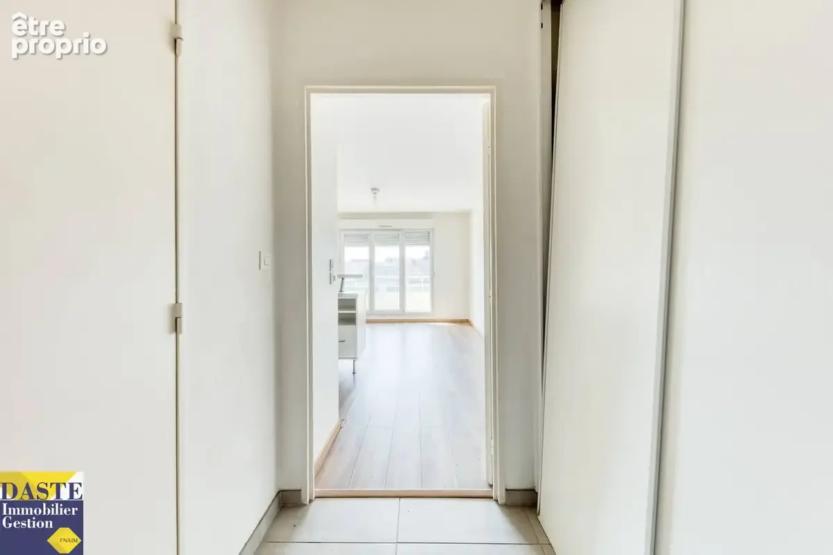 A deux pas de la gare à pieds, studio de 25.72m2 - photo 6
