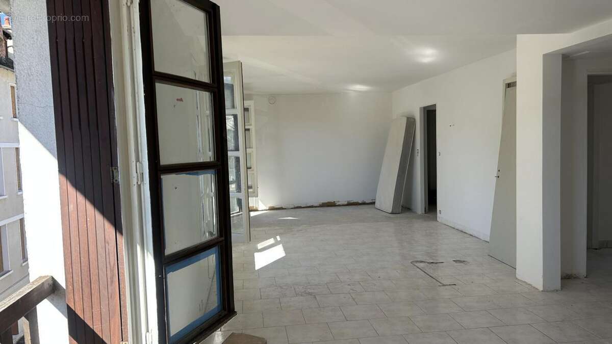 Appartement à ENTRAYGUES-SUR-TRUYERE