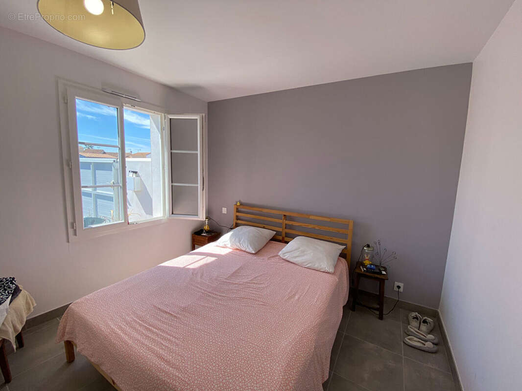 SAINT DENIS - très belle Villa de 2018 - 6 chambres - 153 m2 - photo 15