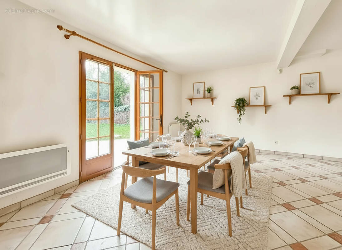 Maison à VERRIERES-LE-BUISSON