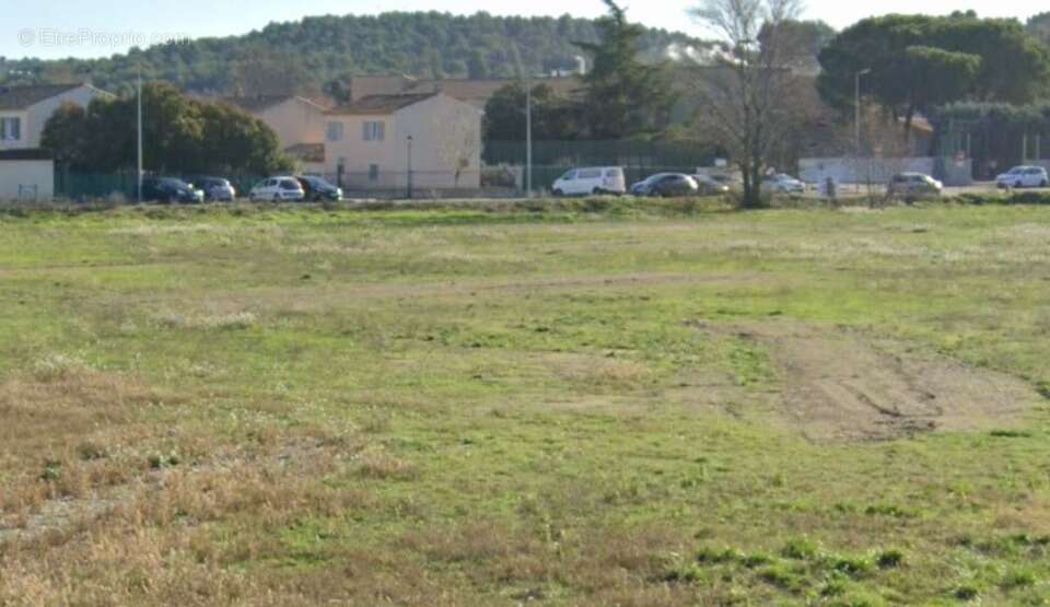 Terrain à PEYROLLES-EN-PROVENCE