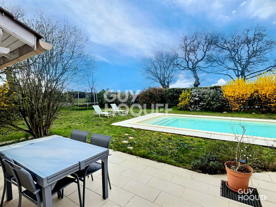 Maison à SAINT-BONNET-DE-MURE