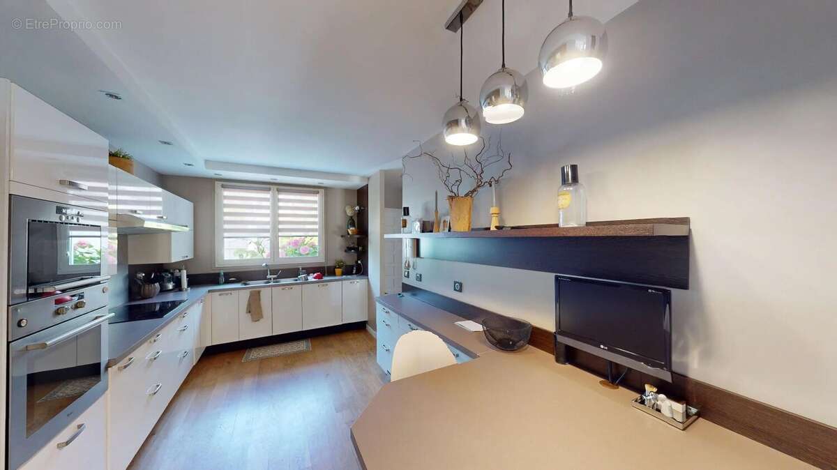 Maison à SAINT-NOM-LA-BRETECHE