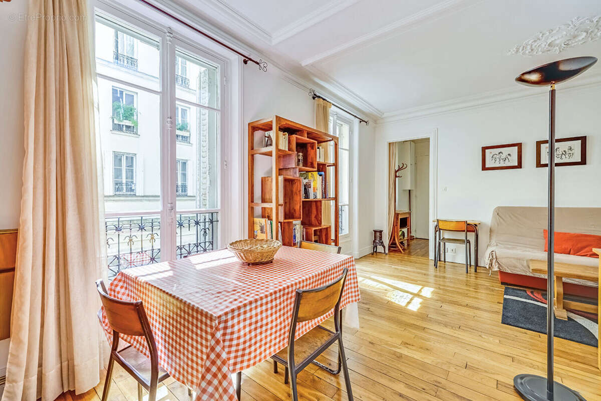 Appartement à PARIS-18E