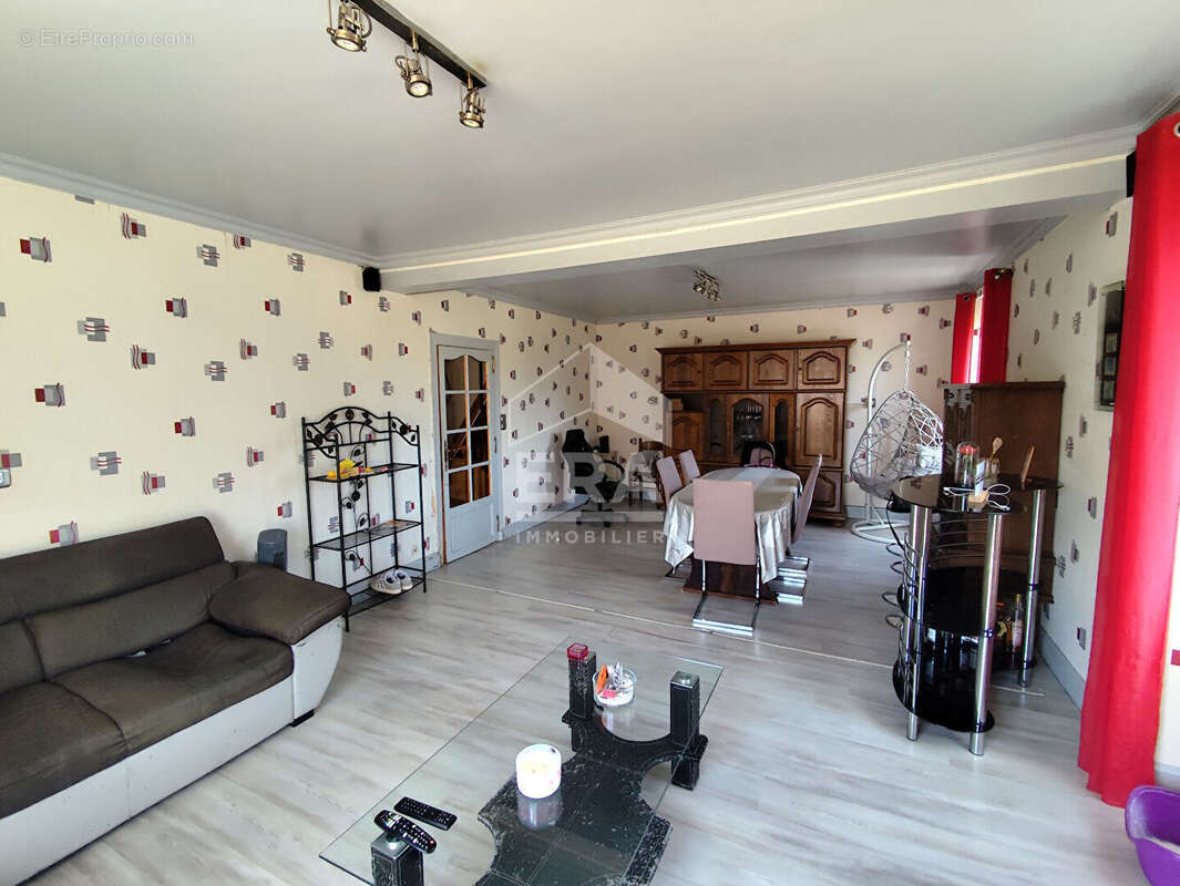 Maison 127 m² à Champagne-Mouton  - photo 3