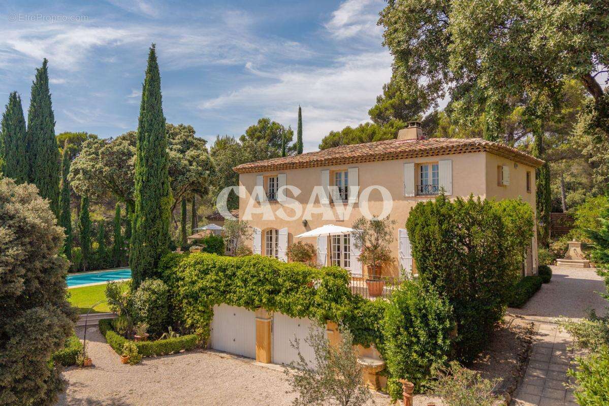 Vente Villa 8 pièces de 272m² - 13100 Saint-Marc-Jaumegarde - photo 2