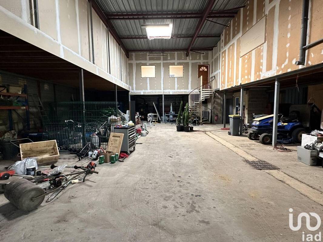 Photo 1 - Commerce à DAMMARIE-LES-LYS