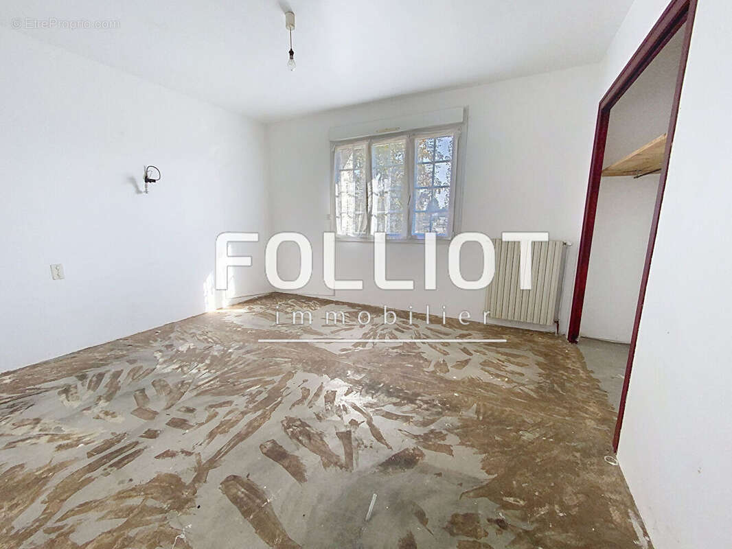 Maison à LOUVIGNE-DU-DESERT